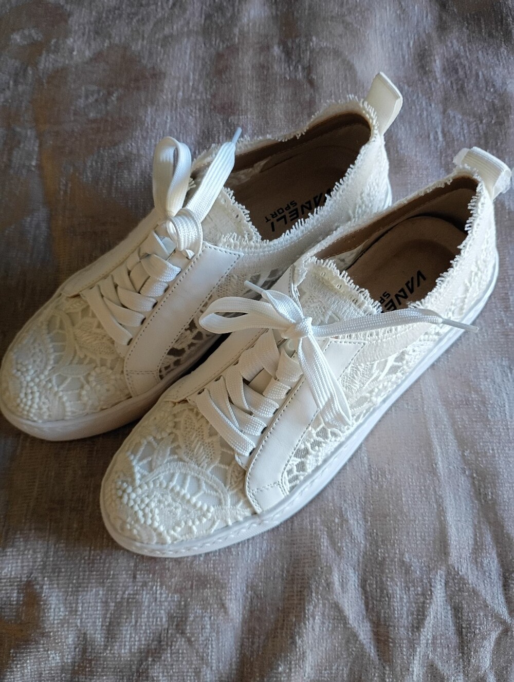 Vaneli White Crochet Lace Sneakers NWT Size 7.5